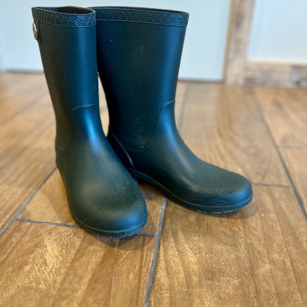 Green Ugg rain boots size 7